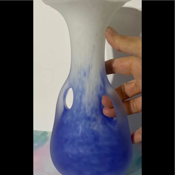 *SOLD* 9” Cobalt Blue & White Satin Finish Vase w/Handle ~Handblown Art Glass - Picture 10 of 10